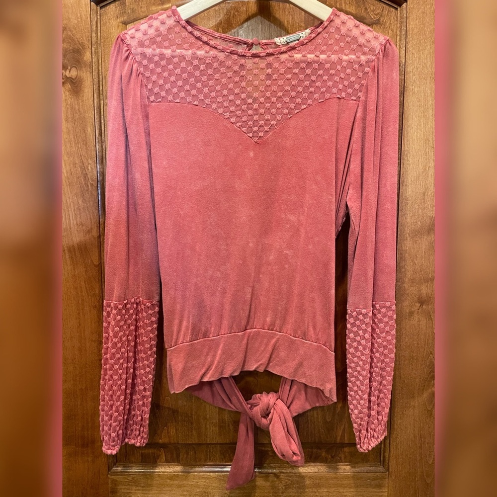 The Buckle: Gimmicks Tie-Back Top